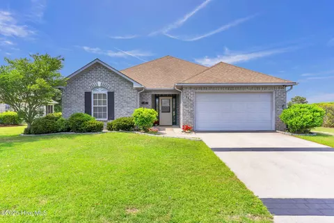 621 Castle Bay Dr, Hampstead, NC 28443