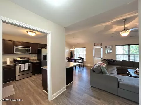 300 Dillard Ln, Richlands, NC 28574 photo 6