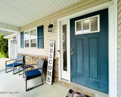 300 Dillard Ln, Richlands, NC 28574 photo 5