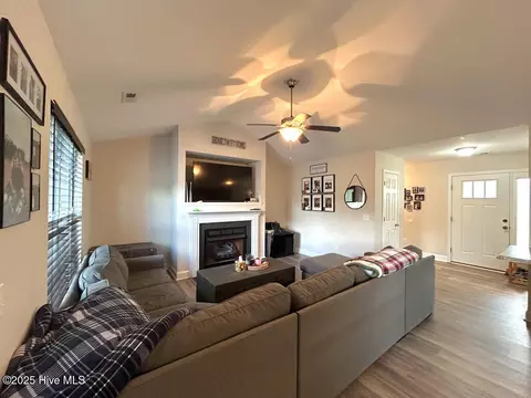 300 Dillard Ln, Richlands, NC 28574 photo 19