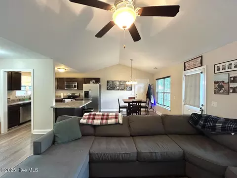 300 Dillard Ln, Richlands, NC 28574 photo 23