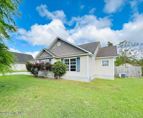 300 Dillard Ln, Richlands, NC 28574 photo 3