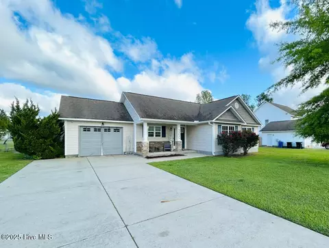 300 Dillard Ln, Richlands, NC 28574 photo 2