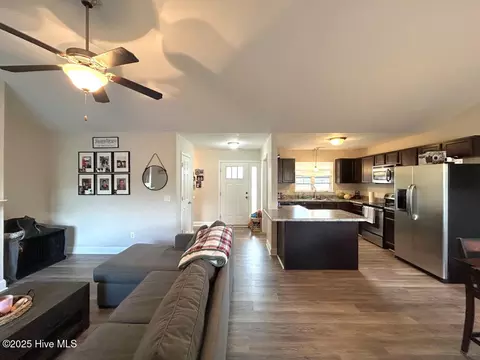 300 Dillard Ln, Richlands, NC 28574 photo 18