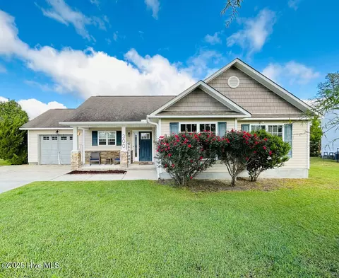 300 Dillard Ln, Richlands, NC 28574