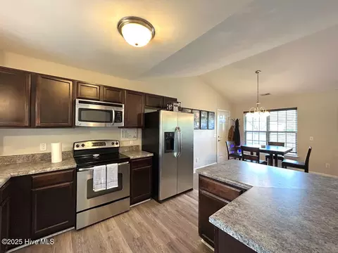 300 Dillard Ln, Richlands, NC 28574 photo 9