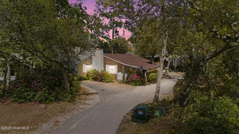 306 NE 55th St, Oak Island, NC 28465