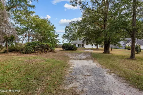 905 Madam Moores Ln, New Bern, NC 28562