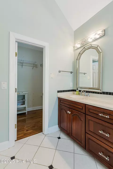 Bath - 117 Canvasback Pt, Hampstead, NC 28443 photo 4 of 6