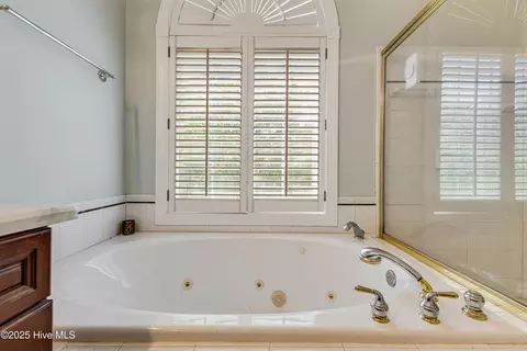 Bath - 117 Canvasback Pt, Hampstead, NC 28443 photo 3 of 6