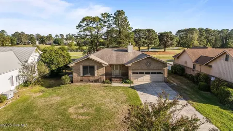 2111 Caracara Dr, New Bern, NC 28560