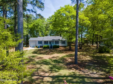 103 Arbor Dr, Washington, NC 27889