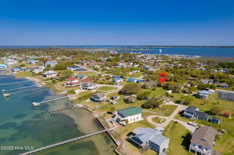 1072 Island Rd, Harkers Island, NC 28531
