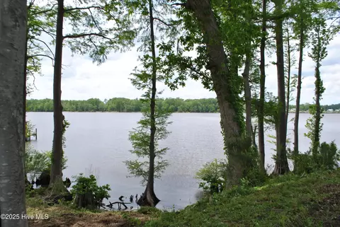 172 W Royal Way, Merry Hill, NC 27957