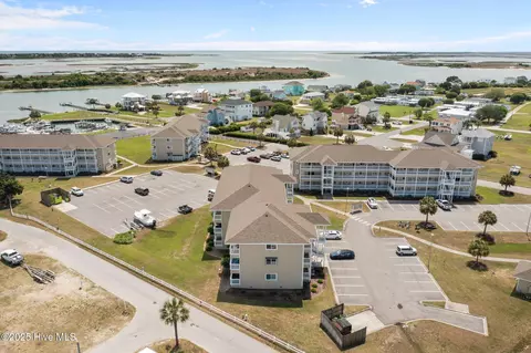 650 Cedar Point Blvd #D13, Cedar Point, NC 28584