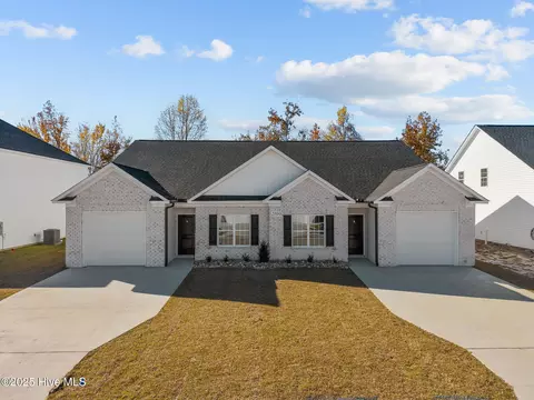 2100 Dartford Dr #A, Greenville, NC 27834