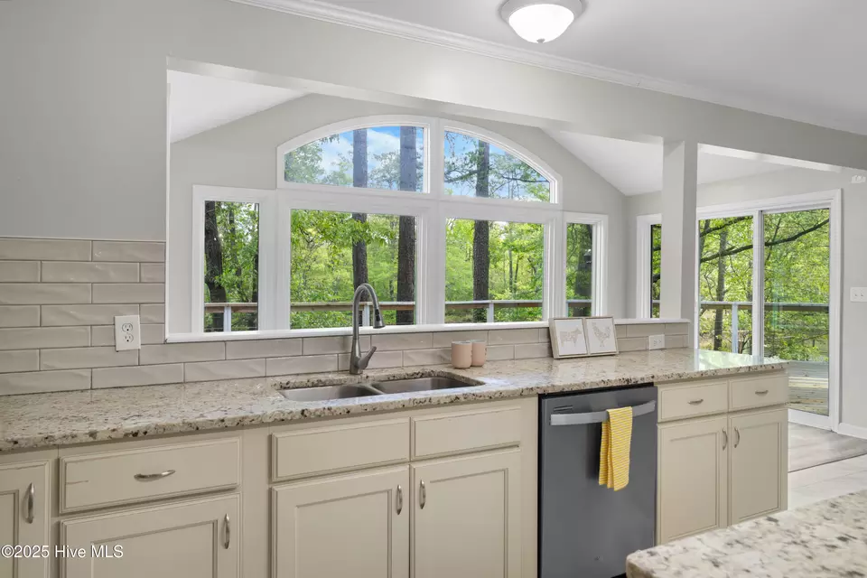 Kitchen - 1379 River Bend Dr, Burgaw, NC 28425 photo 5 of 6