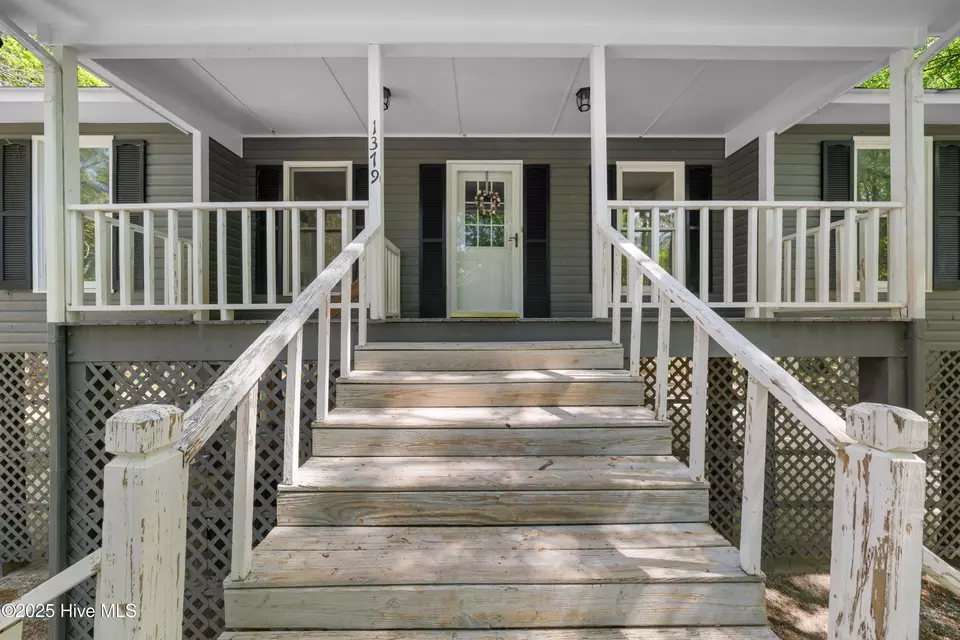 Exterior - 1379 River Bend Dr, Burgaw, NC 28425 photo 1 of 15