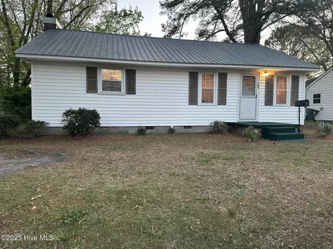 105 Fairview St, Williamston, NC 27892