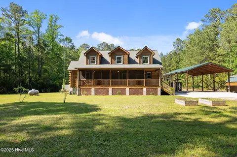 105 Port Dr, Oriental, NC 28571