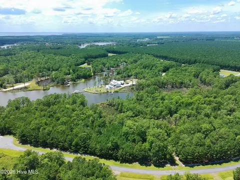 47 Sunset Point Rd, Belhaven, NC 27810
