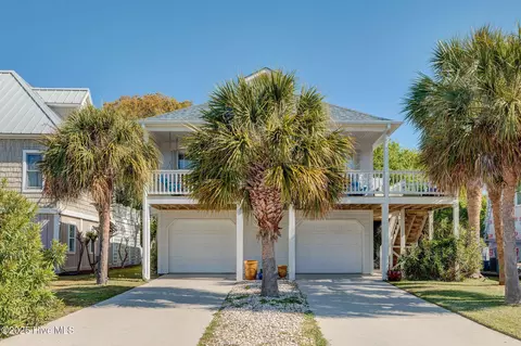 512 Sandman Dr, Kure Beach, NC 28449