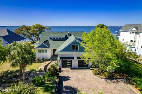 145 Camp Morehead Dr, Morehead City, NC 28557