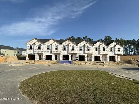 220 Crab Claw Spit Ln, Jacksonville, NC 28546