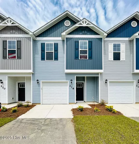 218 Crab Claw Spit Ln, Jacksonville, NC 28546