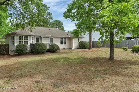 Exterior - 2125 Longleaf Dr W, Pinehurst, NC 28374 photo 8 of 11
