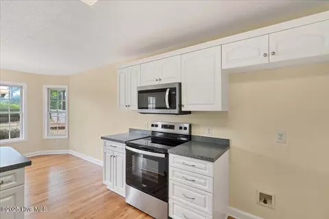 Kitchen - 2125 Longleaf Dr W, Pinehurst, NC 28374 photo 4 of 5
