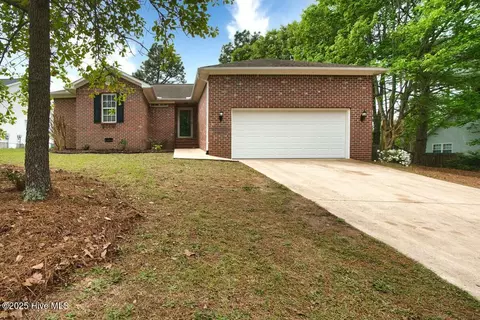 2125 Longleaf Dr W, Pinehurst, NC 28374