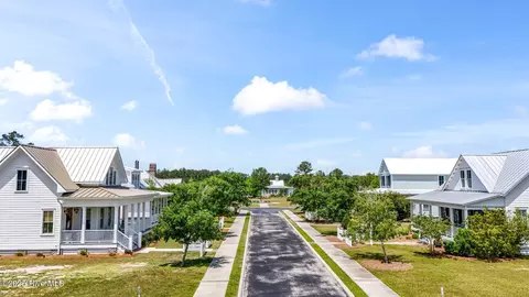 81 Boathouse Rd, Oriental, NC 28571