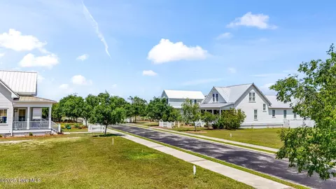 98 Boathouse Rd, Oriental, NC 28571