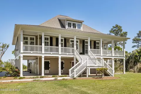 580 Sandy Point Dr, Beaufort, NC 28516