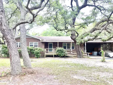 129 Cape Fear Dr, Southport, NC 28461