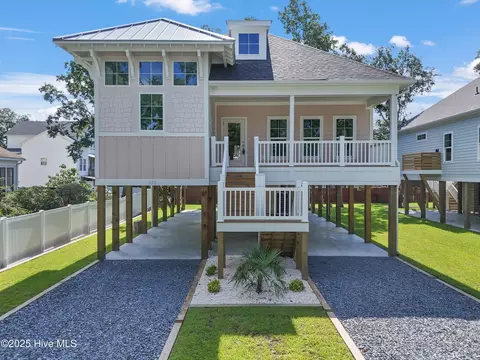 170 NE 31st St, Oak Island, NC 28465