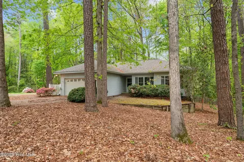 2406 Overbrook Ln, Sanford, NC 27330