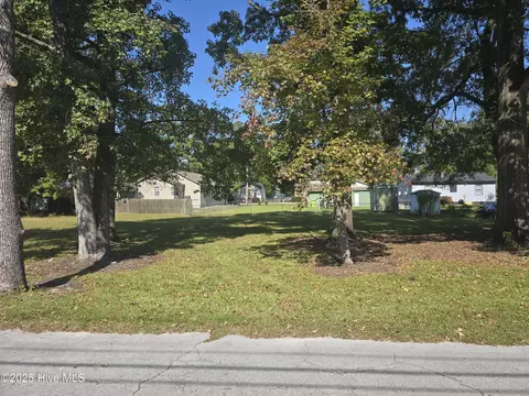 1612 Lincoln St, New Bern, NC 28560