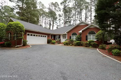 21 Birdie Dr, Whispering Pines, NC 28327