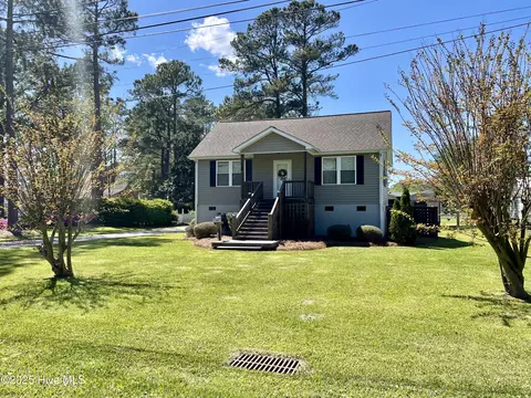 469 Lamont St, Belhaven, NC 27810