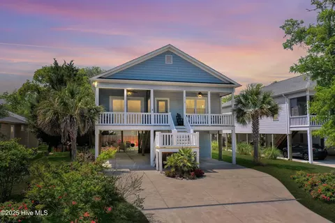 115 NE 7th St, Oak Island, NC 28465