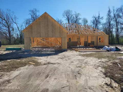 630 Bright Harvest Dr, Maysville, NC 28555