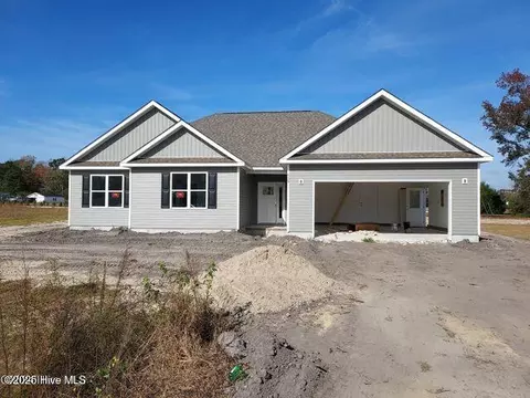 632 Bright Harvest Dr, Maysville, NC 28555