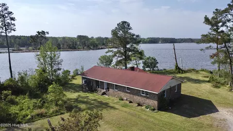 269 Old Topping Dr, Belhaven, NC 27810