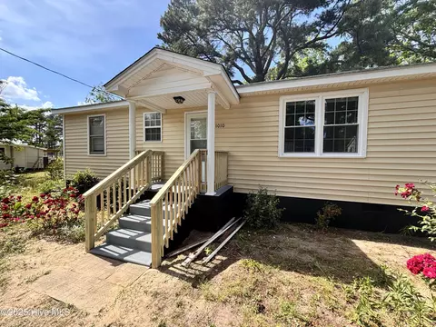 1010 Warren St, Clinton, NC 28328