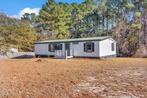 115 Grassy Meadow Dr, Richlands, NC 28574