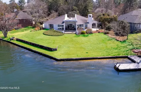 655 Diamondhead Dr S, Pinehurst, NC 28374