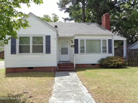 714 Cameron Dr, Kinston, NC 28501