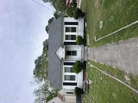 300 W Bryant St, Enfield, NC 27823